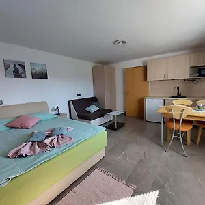 Apartma Zirovnik Apartamento